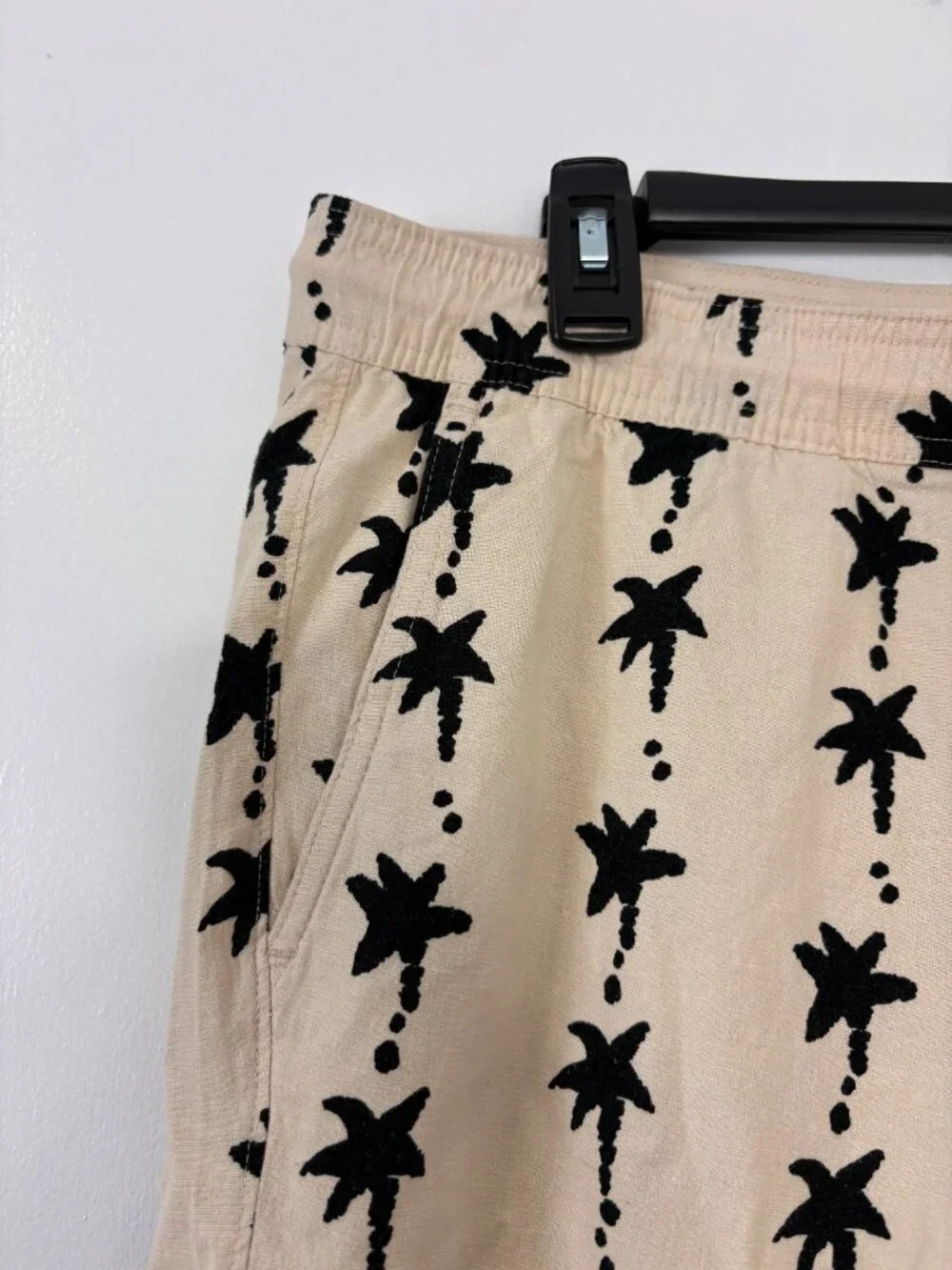 NWT Express Beige Black Palm Tree Linen Blend Drawstring Shorts Resort Size M